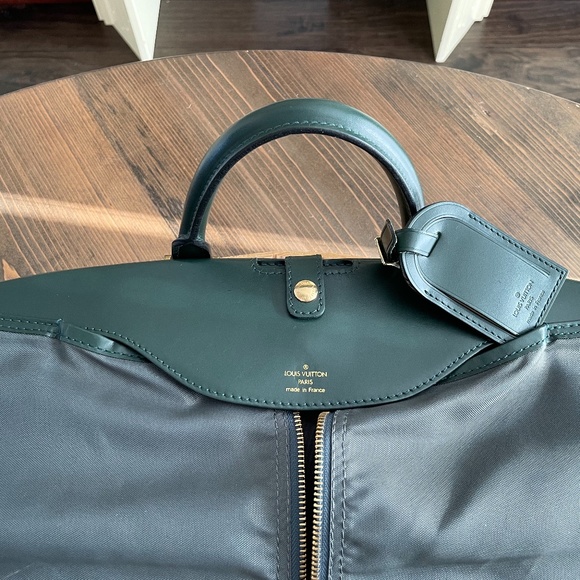 NOW AVAILABLE!! Louis Vuitton Green Taiga Kendall Garment Bag - Picture 8 of 15